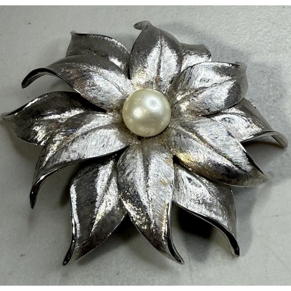 Vintage Silver Tone Faux Pearl Flower 3